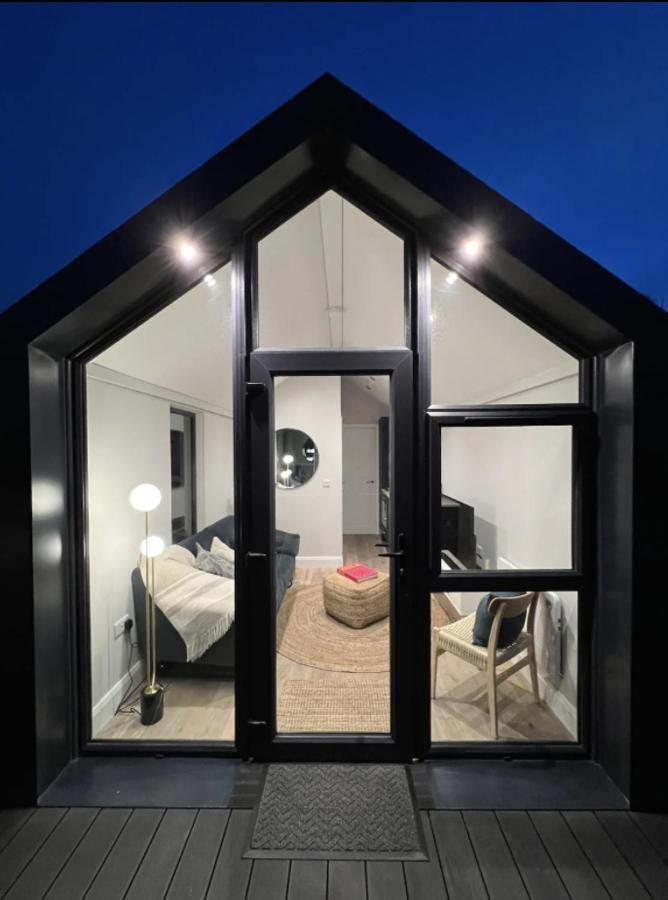 Water Cabin With Water Sports Equipment And Bikes, Bath Bristol Exterior photo